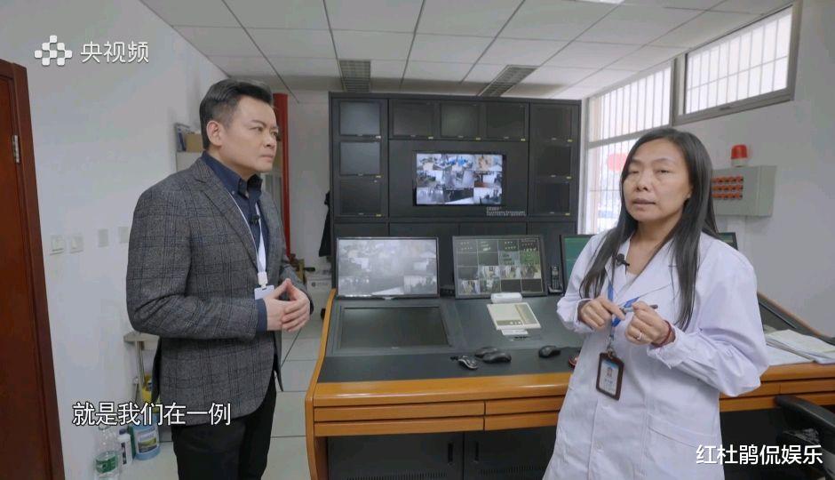 李佳明|李佳明时隔2年回归综艺频道，发福明显，主持节目状态也大不如前