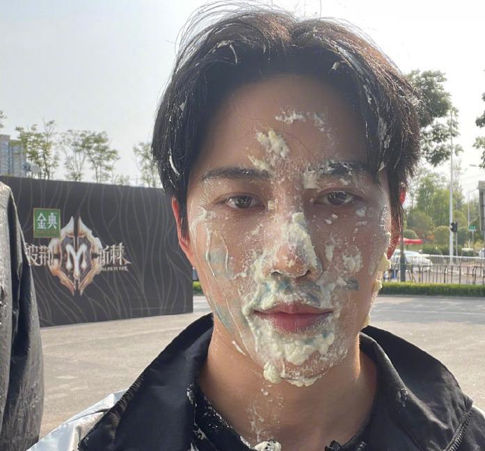 mike|泰国演员Mike改名吴翊歌,全力发展内地事业,吴京儿子却被黑