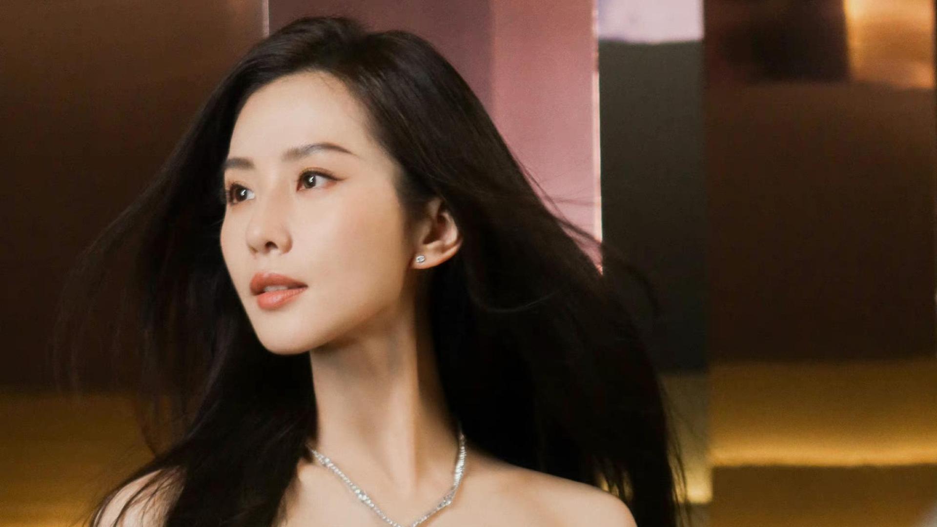 杨幂|杨幂刘诗诗同发白色露肩礼服大片