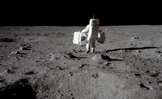 为什么说从月球眺望地球,会让人感到恐惧?看完才明白人类的渺小
