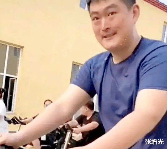 赵本山|赵本山儿子怒了:公司所有艺人,不要拿赵本山炒作