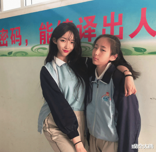 大叔刷了200万礼物,终于在家跟网红女神见面,场面不忍直视!哈哈哈