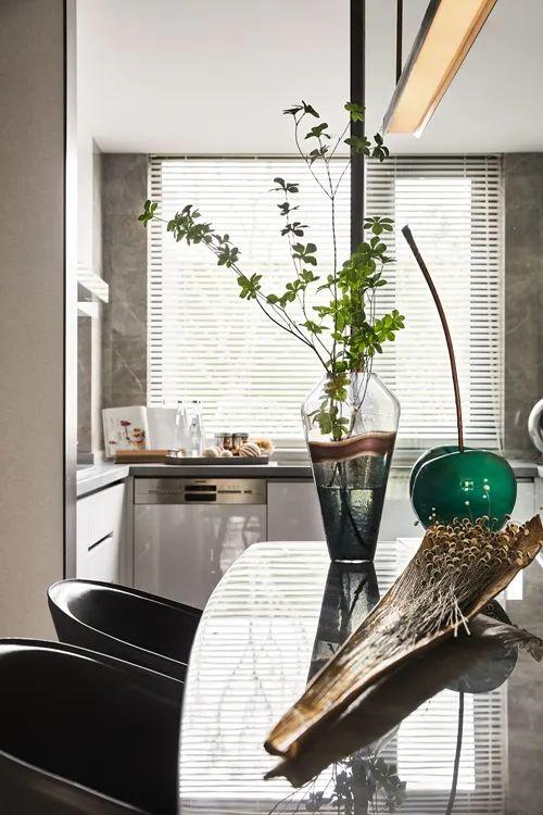 168㎡现代艺术宅,摈弃繁杂与浮夸,轻盈舒适的设计