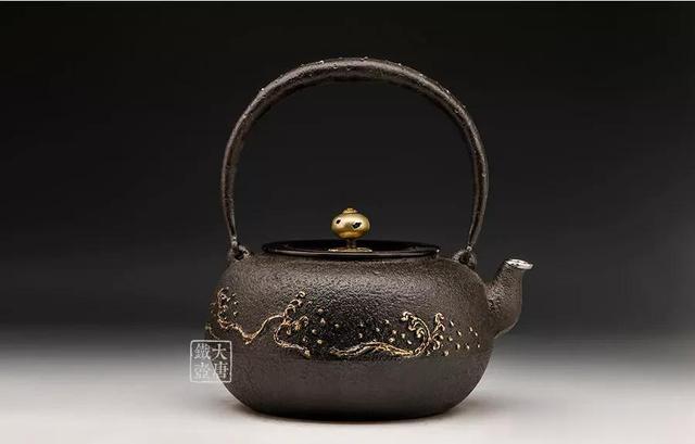 铁壶|你是否想过:铁壶为什么有不同的色泽?