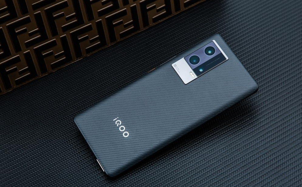 iqoo|120W闪充+2K屏幕,高端顶配旗舰价格亲民,从5999元跌至4199元