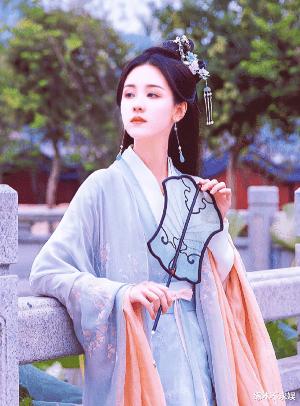 陈都灵|28岁的陈都灵现实中长啥样?看到生图,网友:和当年变化太大