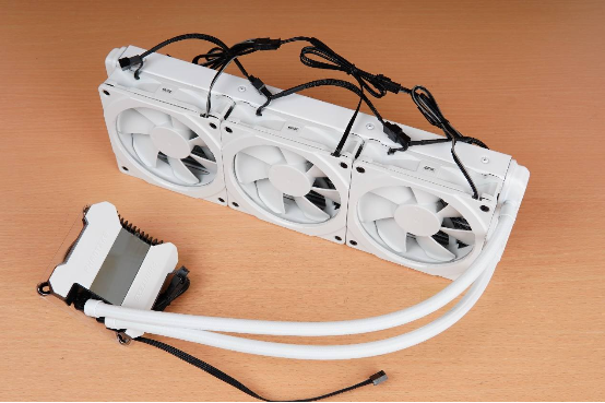 机箱|新的一年新的归来，追风者(PHANTEKS) PK518幻影白新色鉴赏