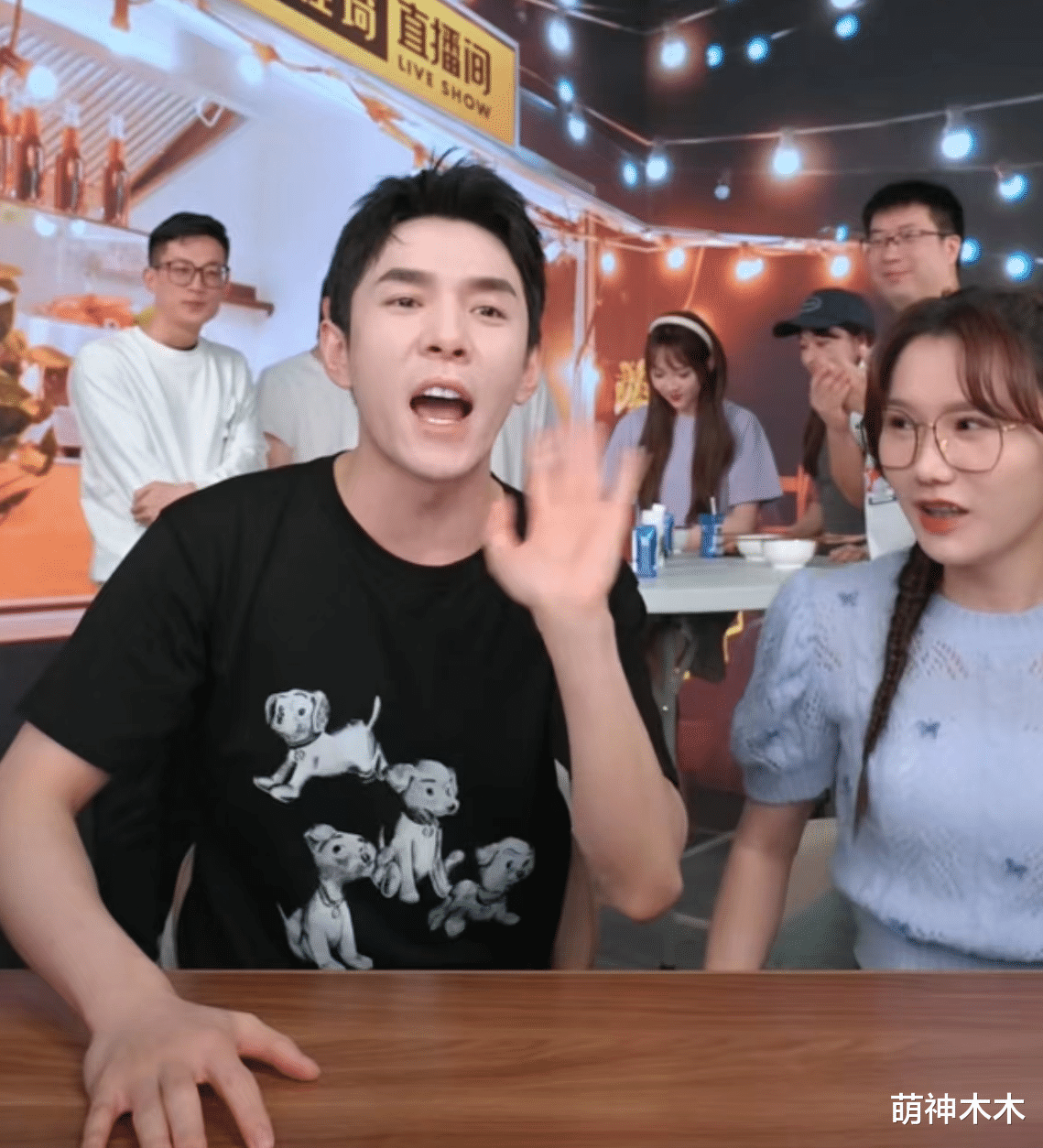 李佳琦|李佳琦回归连播13场!过度疲劳咳嗽不停,扬言要退休急坏助理