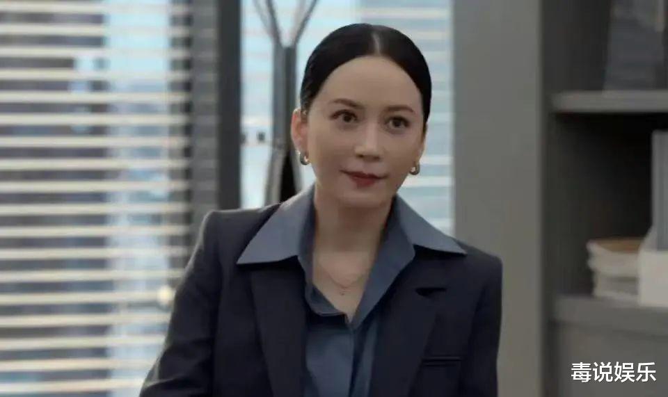 俞飞鸿|俞飞鸿的新角色，颜值身材样样不输，发型却暴露身材短板