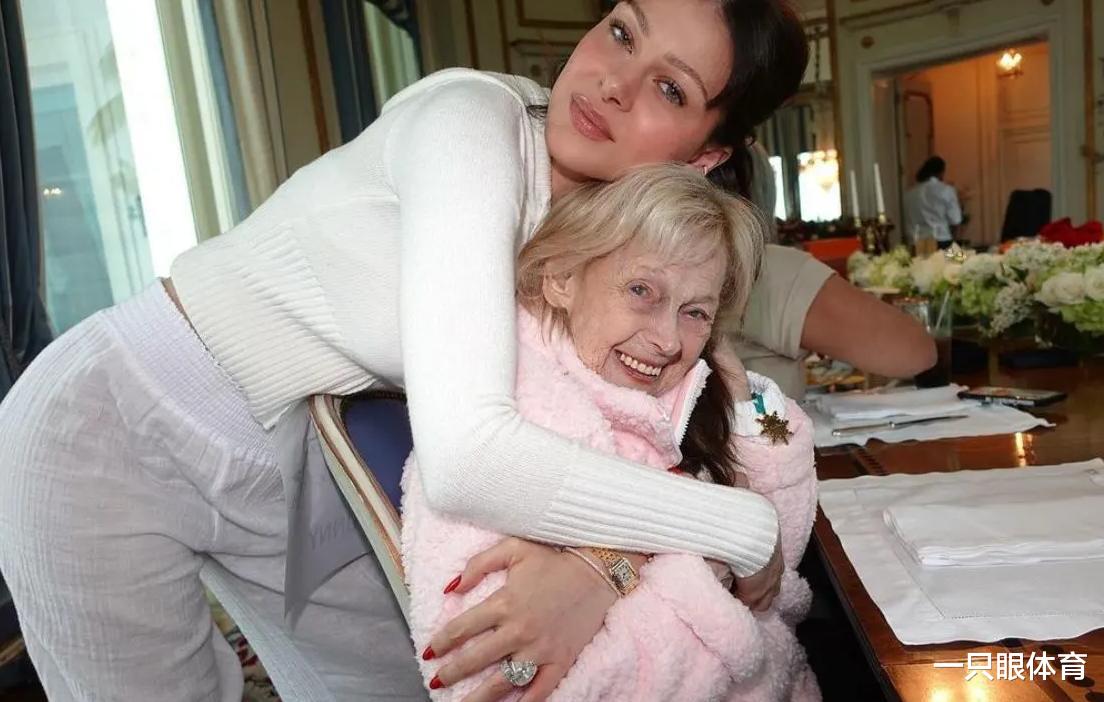 贝克汉姆|贝克汉姆再度示好!大公子仍无视,与妮可拉家人团聚,甘当赘婿