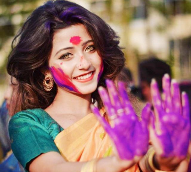 女孩|印度最美“油彩女孩”近照曝光,眼神黯淡不自信,她经历了什么?