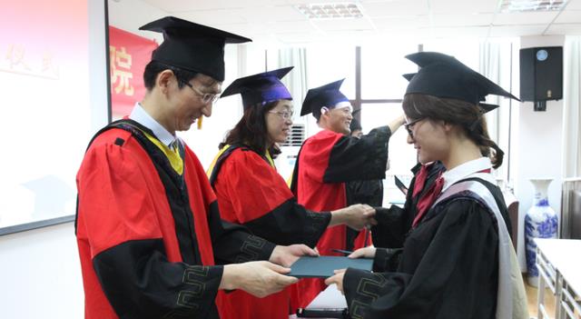 人才市场|“慢就业”成为流行趋势，人才市场出现荒凉景象，应届生都去哪了