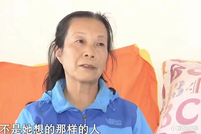 女儿伺候老妈端屎端尿,得知房子过户给了3姐妹哭泣:我想要公平