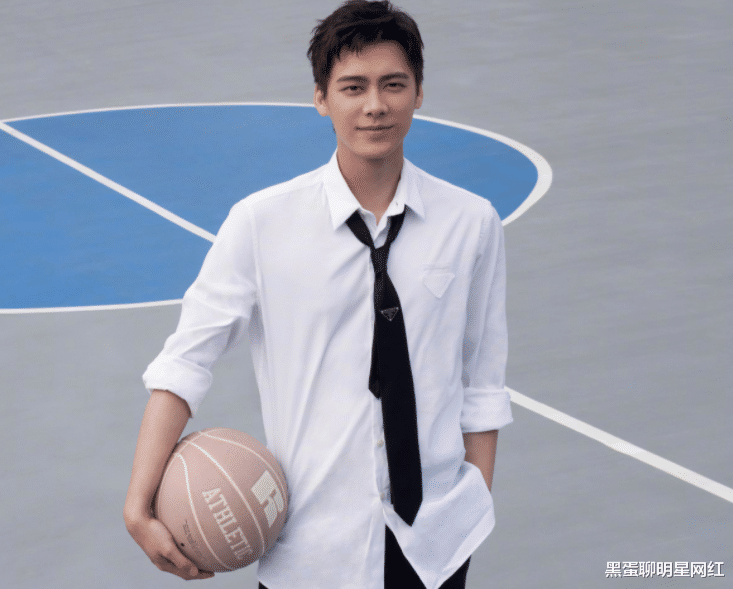 人物设定|明星的人设有多假?曾经的“暖男哥哥”李易峰被抓,粉丝:大骗子