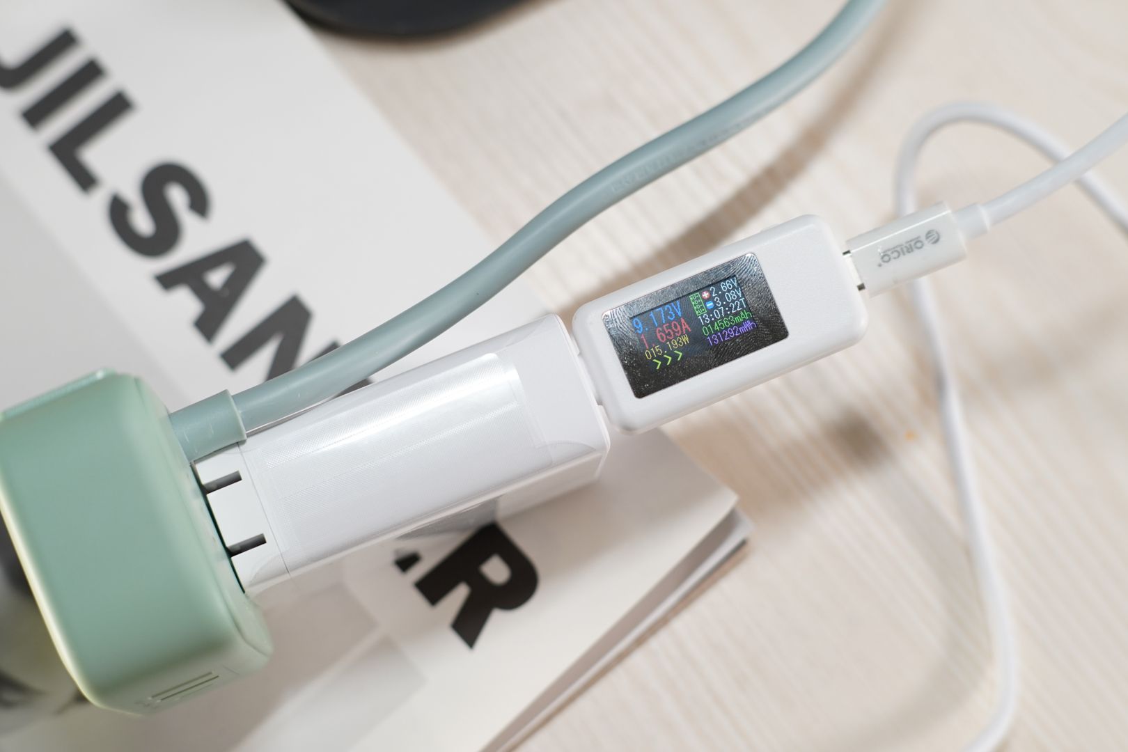 奥睿科|一个充电头能给四个设备充电-奥睿科100w充电器体验