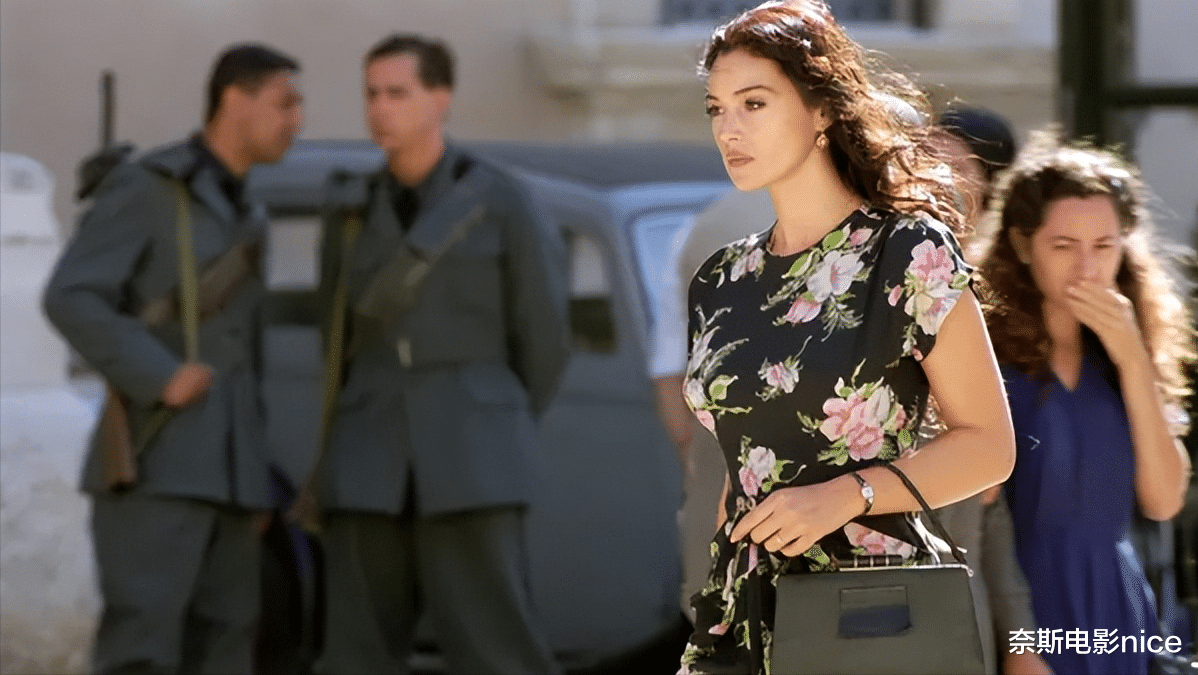 姜丹尼尔|电影《西西里的美丽传说》，莫妮卡贝鲁奇传神演绎寡妇的凄凉人生