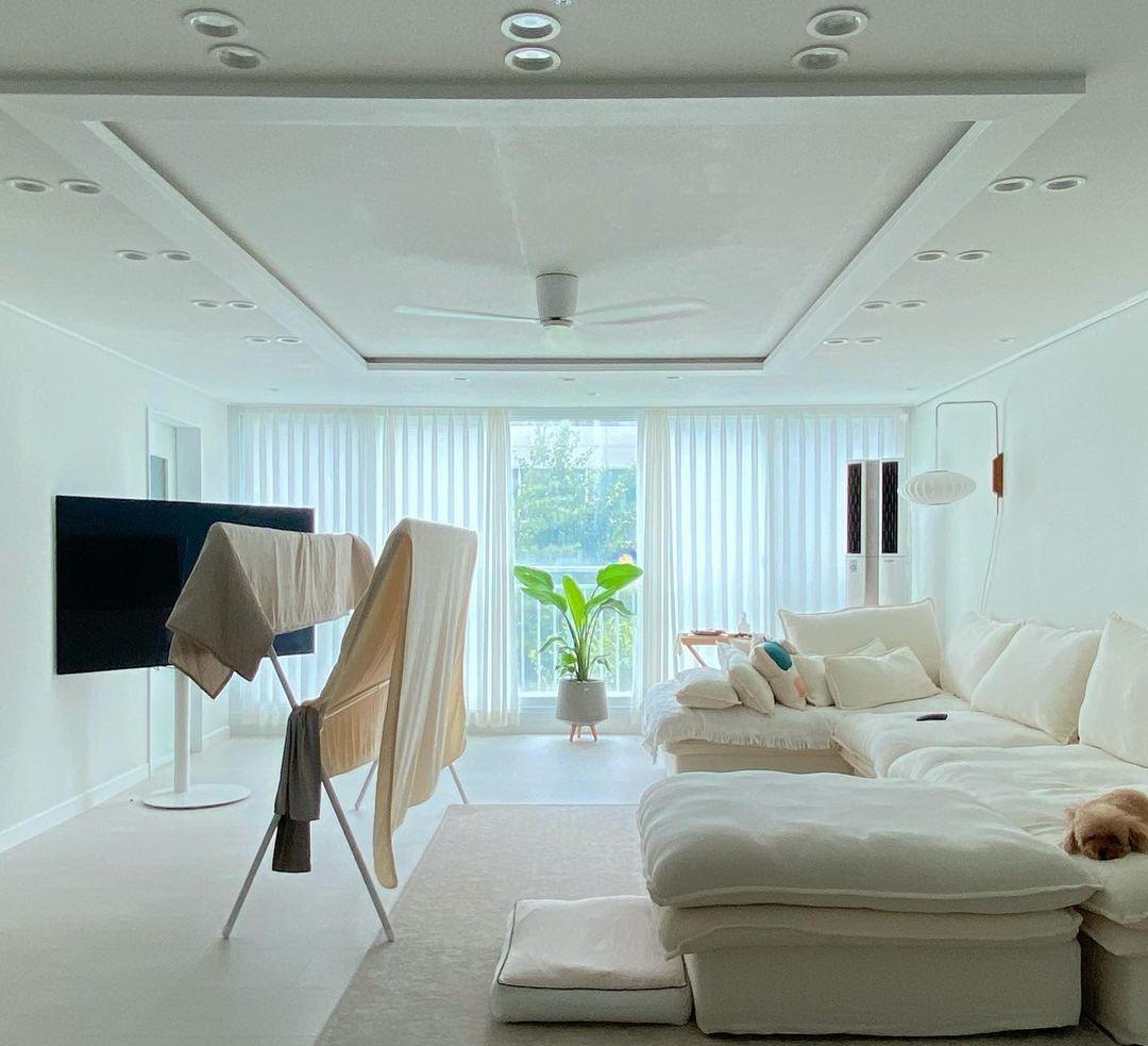 果然客厅大就是任性,一地多用,不仅是健身房,还能在这露营!