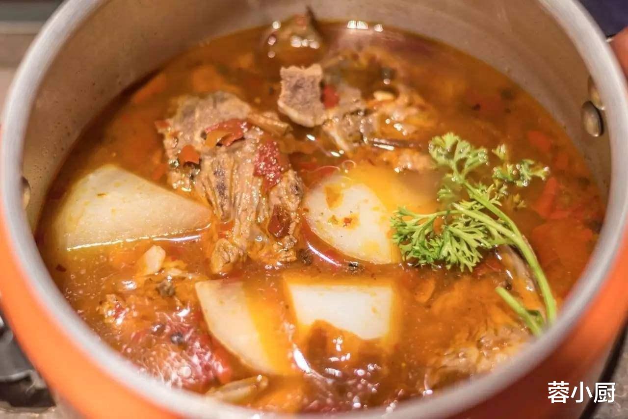 爱美的女人，建议多吃“4红3黑2绿”，含铁量高，春季常吃气色好