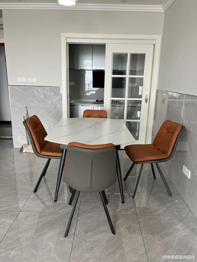 她家新房陆续家具进场,越来越像是一个家了,很期待早点入住!