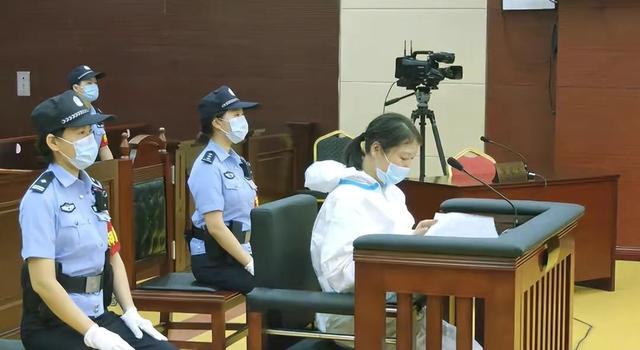 劳荣枝庭审照片曝光,头发剪短面容憔悴,面对死刑心有不甘!