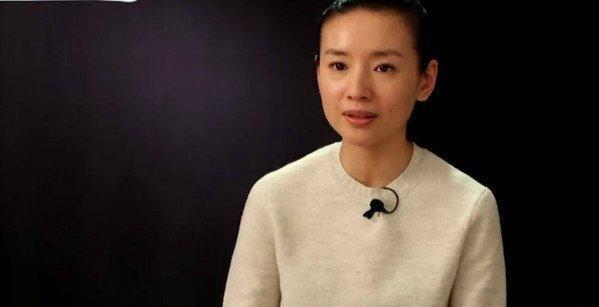 董洁|“国民初恋”董洁：与10岁儿子拍婚纱引热议，病态母爱令人唏嘘？