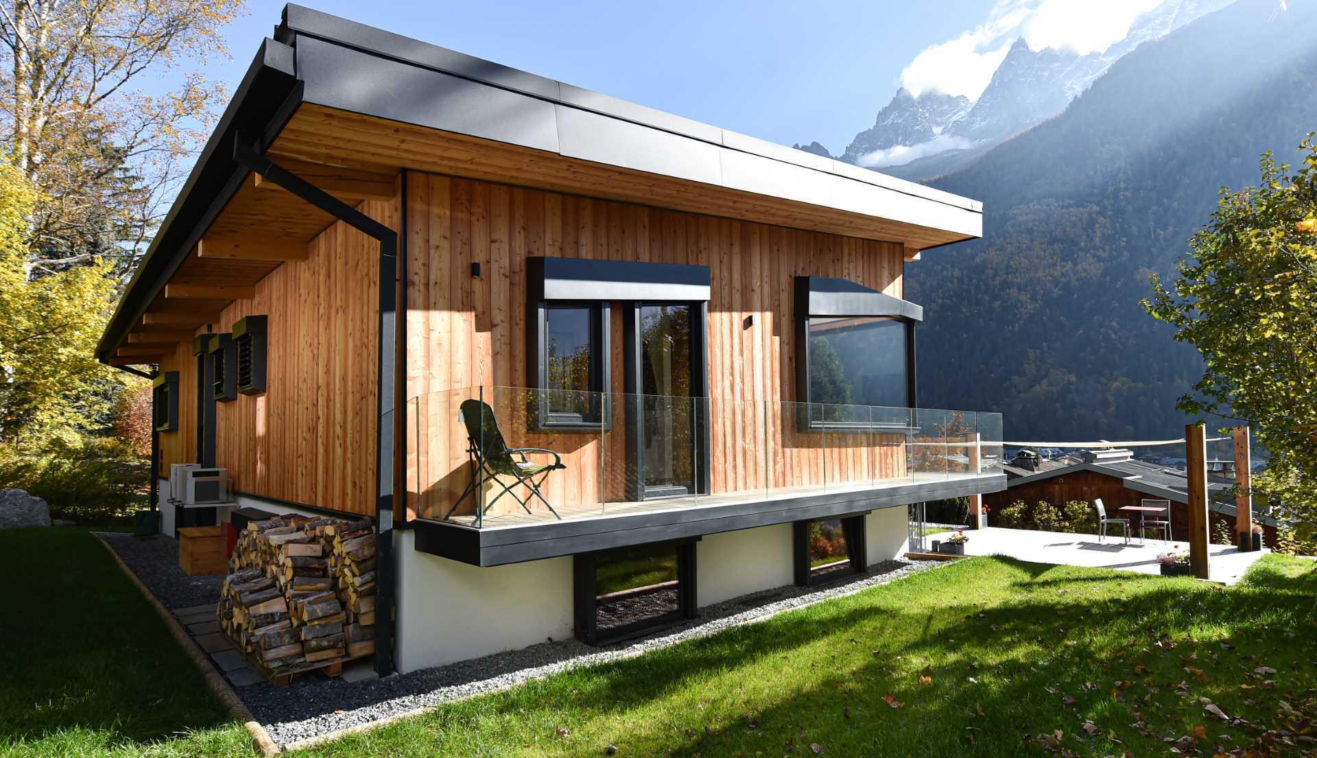 回乡自建二层小别墅，就这个超大落地窗，竟圈粉无数