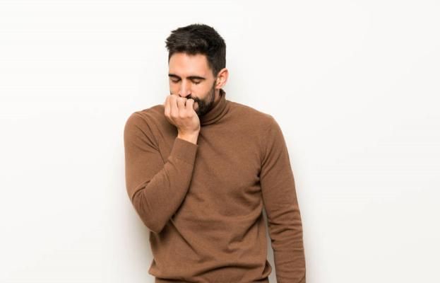 疾病|鼻毛外窜的男人，有何不同之处？鼻毛变白说明了什么？涨知识了