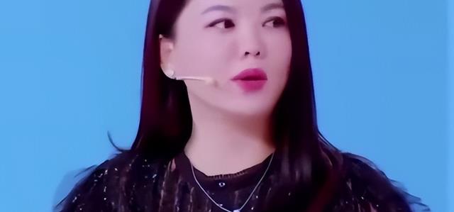 李湘|46岁李湘分享居家日常，在豪宅内做烤鸭，烤箱价格引热议