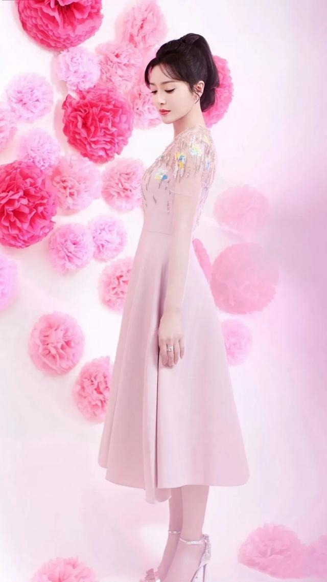 秦岚|秦岚：岁月如梭，仍面如桃花，姐姐又恋爱了