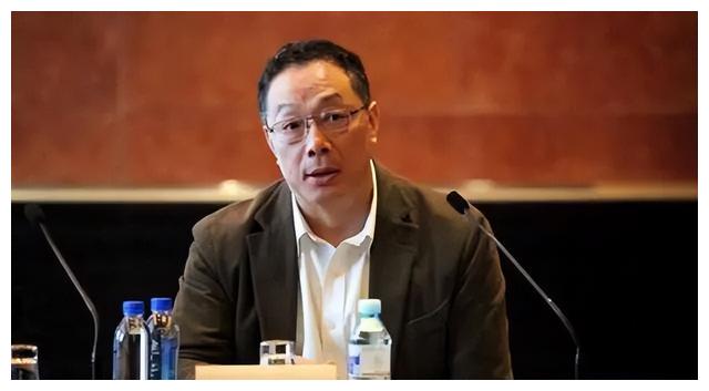 张泉灵|张泉灵：曾是央视一枝花，低调嫁大18岁李铁为妻，如今生活幸福