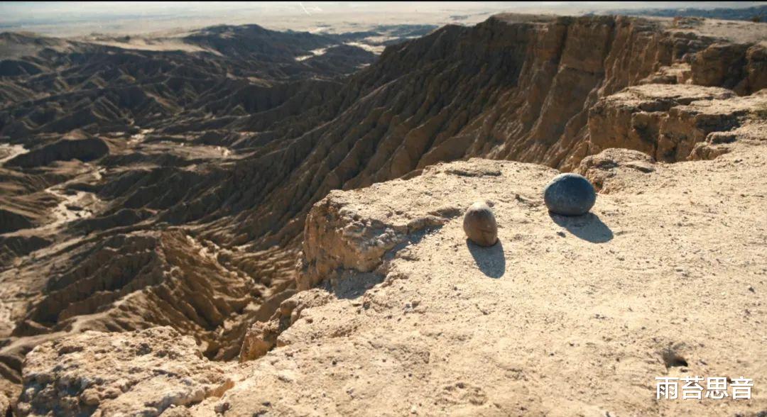 瞬息全宇宙|我们是荒原上互逐的圆石-《瞬息全宇宙》影评