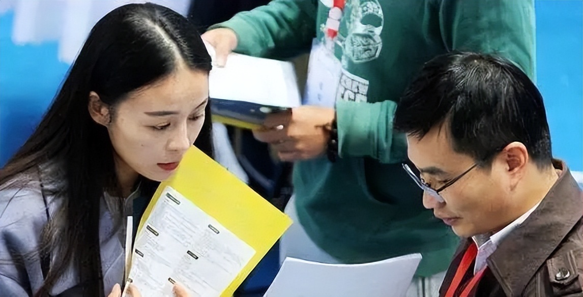 求职|教师学历陷入内卷,北大文科女博士求职遇冷,原因现实又扎心