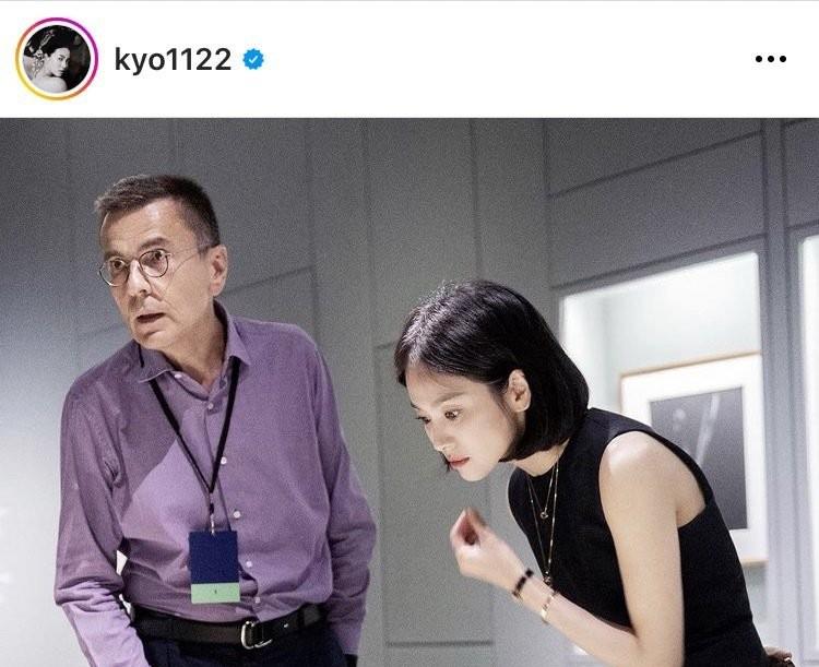 护肤 宋慧乔游巴黎行程超有气质，留着清纯的鲍伯发型，气质犹如女学生