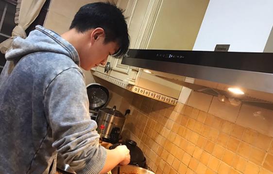 伏地魔|佟大为晒出自己的家，连谢娜夫妇也来蹭吃，难怪被称“佟大食堂”