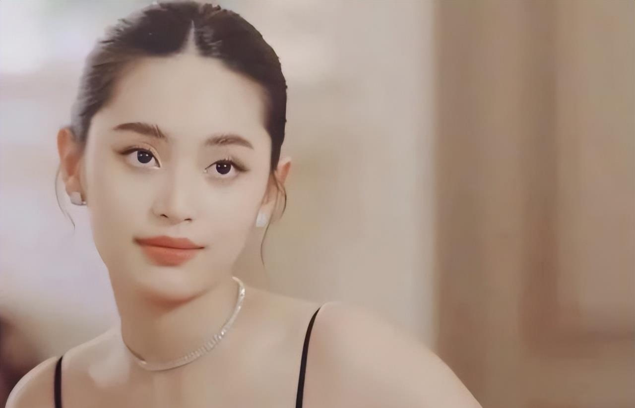腮红 亚洲“方圆脸”的姐妹，一定要试藤堂静地“轻泰妆”，有被惊艳到
