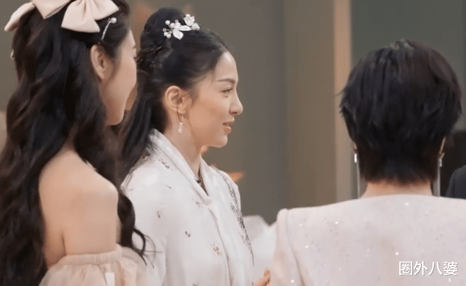 幻灭|碾压内娱的“国宝级绝世舞姬”,上综艺后一秒幻灭,网友:头先着地的仙女