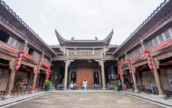 长沙|长沙有一处“任性”景点，耗资百亿再现唐朝风情。