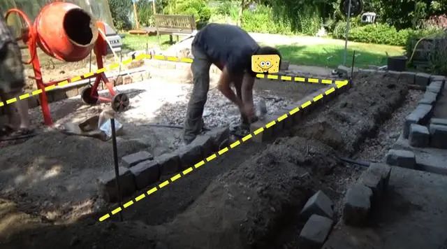 院子别浪费钱铺红砖了，用这种板，不易损坏雨天不打滑，装饰性强！