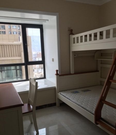 婚房已经装修完毕，婆婆和小姑子却说我没出钱买房，只能住次卧