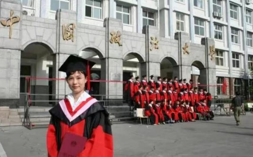 翁静晶|让原配心甘情愿的让位，55岁再嫁赌王家族，她的人生太彪悍