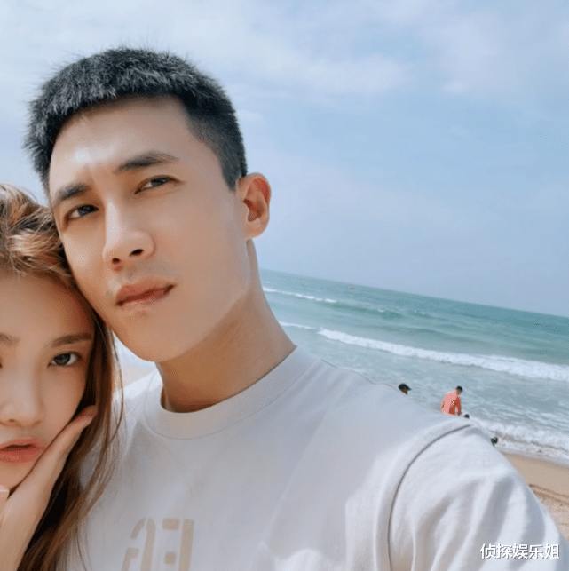 杜淳|杜淳带妻女旅行，王灿变老公人形挂件秀足恩爱，女儿露正脸像爸爸