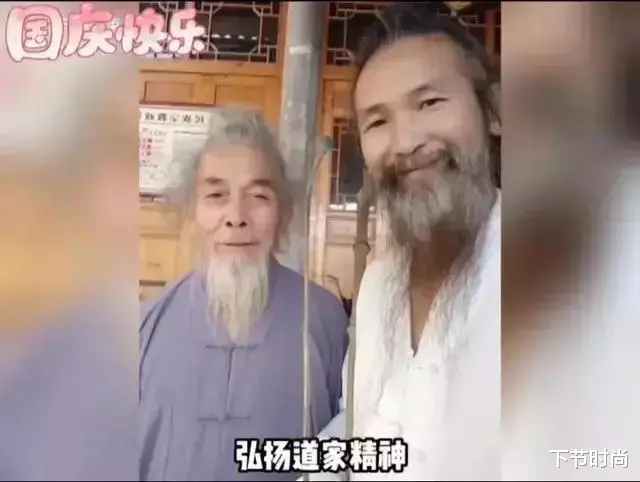 |道士云游一年回来道观被占，门口直接吐纷芳！居然还要让我买票进