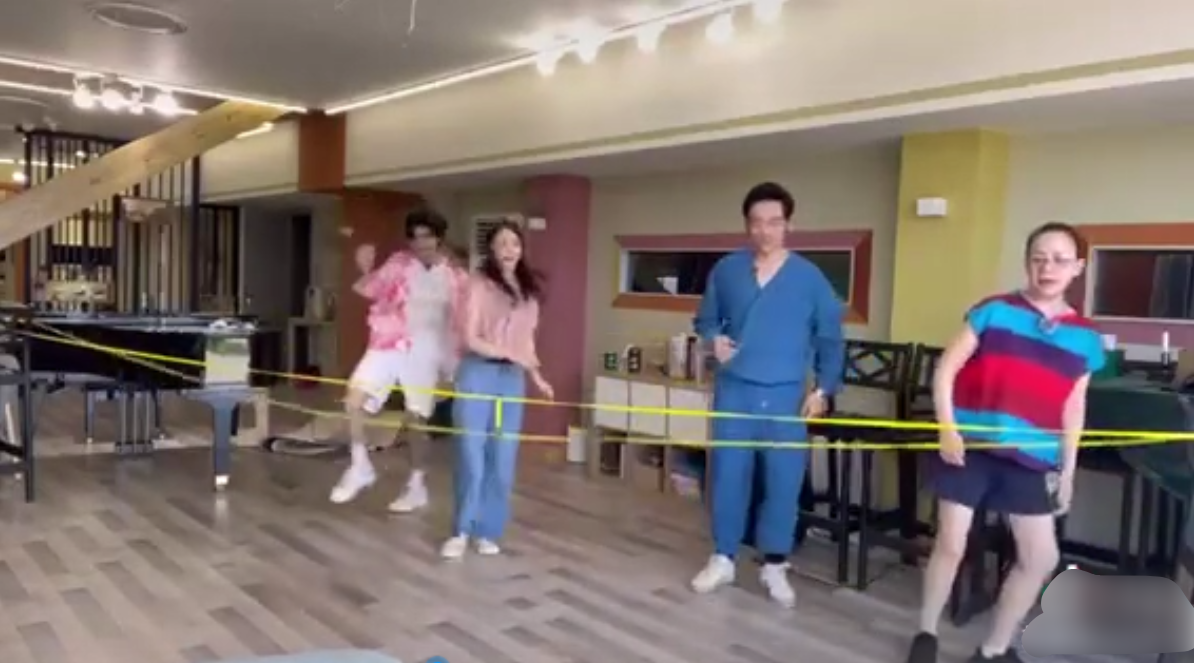 宋丹丹|61岁宋丹丹带董璇等人在自家豪宅内跳皮筋,豪宅内景曝光超宽敞