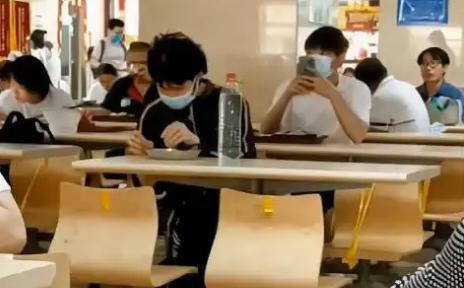 韦东奕|北大韦东奕“简历”火了，仅有短短4行字，含金量便让人望尘莫及