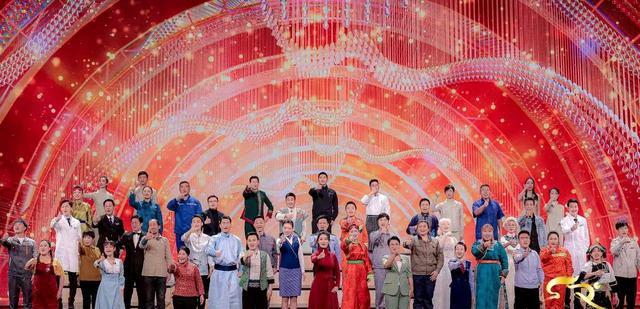 央视春晚|曾经被华晨宇否定的毛不易,第一次上央视春晚就独唱,华晨宇呢