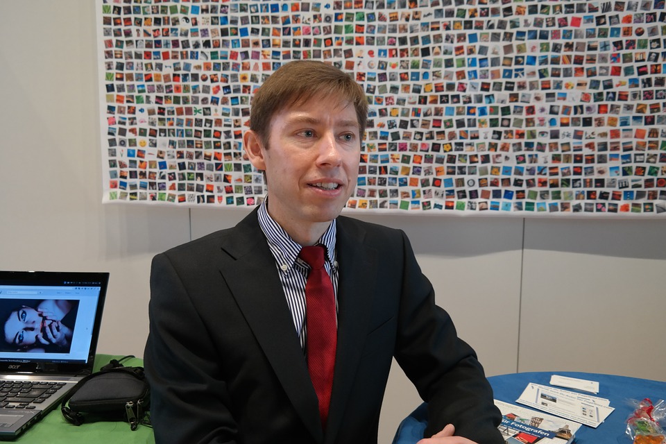 |如何判断一个人的成功与否？