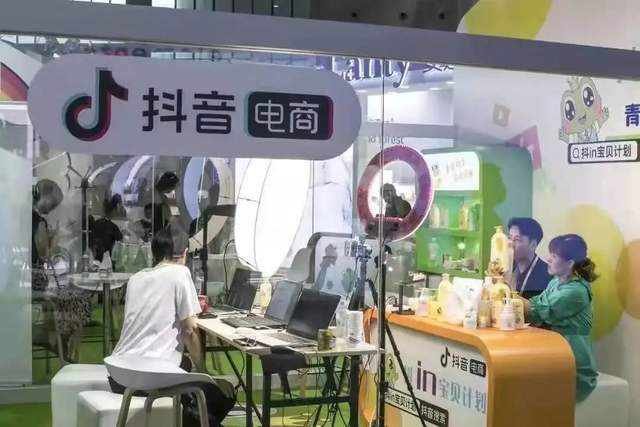 带货|天下知识人的商业天花板，被新东方踢飞了