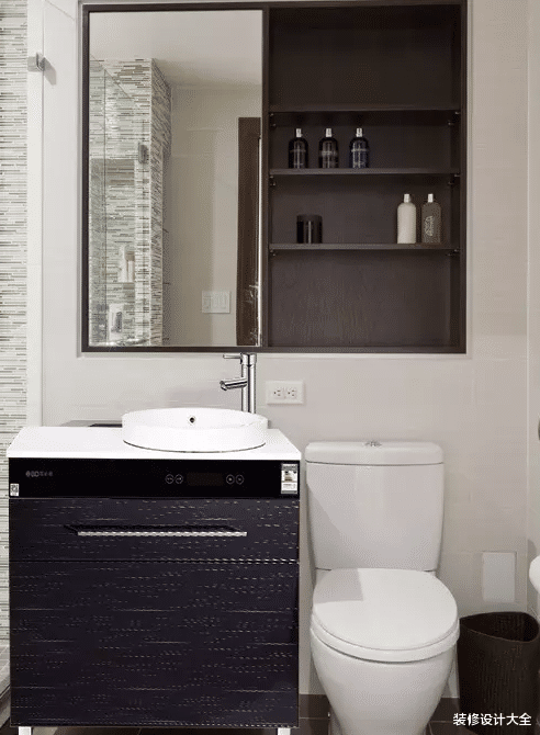 别再傻傻把热水器挂墙上了,现在流行这么装,美观实用还方便!