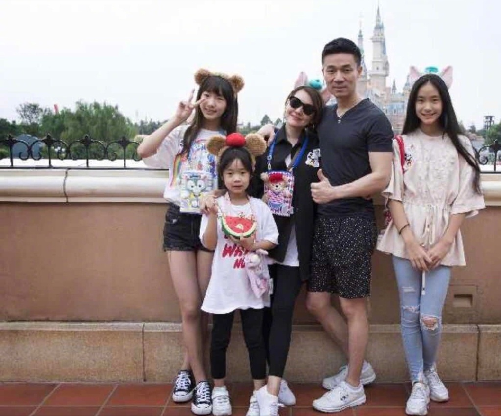 小S|小s二女儿晒无滤镜自拍,14岁Lily颜值高,身材高挑完胜妈妈