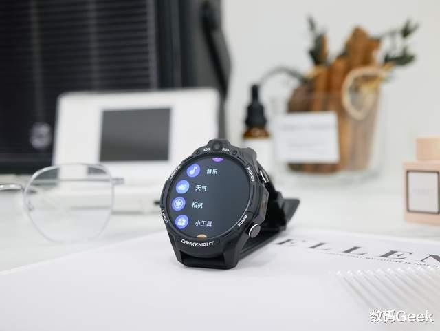 罗技|双摄像头可拍照，64GB+触摸屏的手表你见过吗？Jeep黑骑士评测